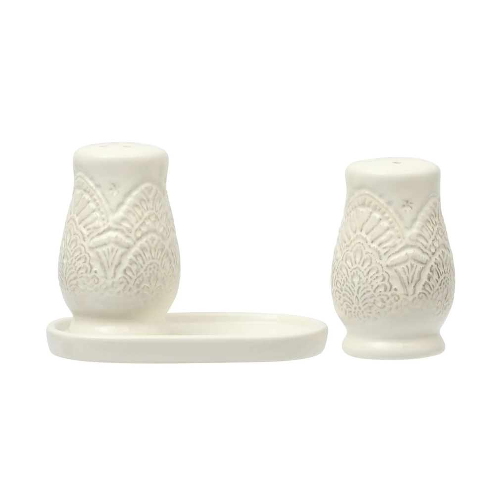 💜 2025 Pioneer Woman Vintage Lace Cream Salt and Pepper Shaker Set - Picture 4 of 5